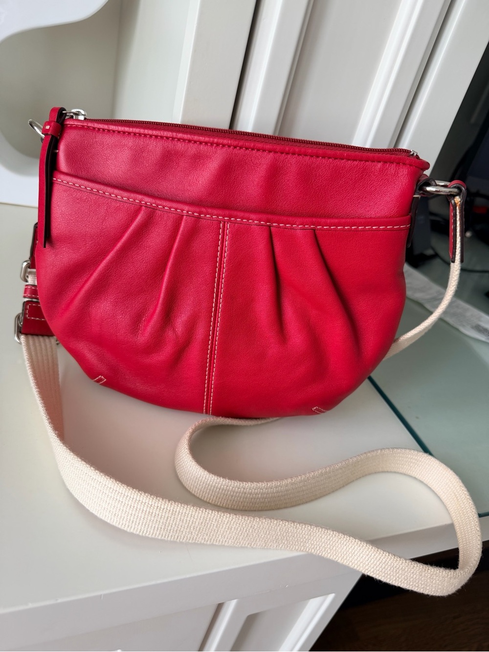 Vintage Y2K 2000’S COACH Soho Pleated Cherry Red Leather Swing Crossbody Purse